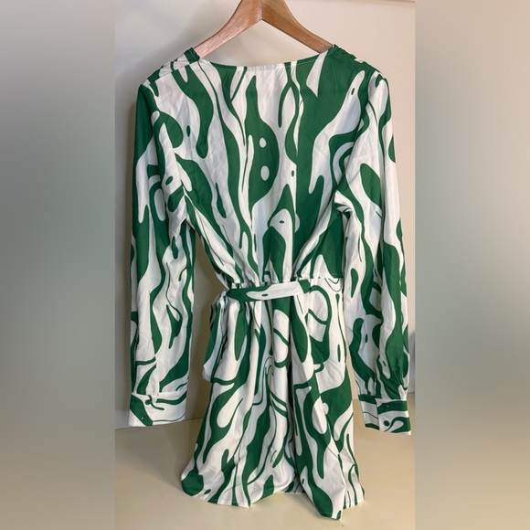 Green and White Long Sleeve V-Neck Sundress - Picture 3 of 3